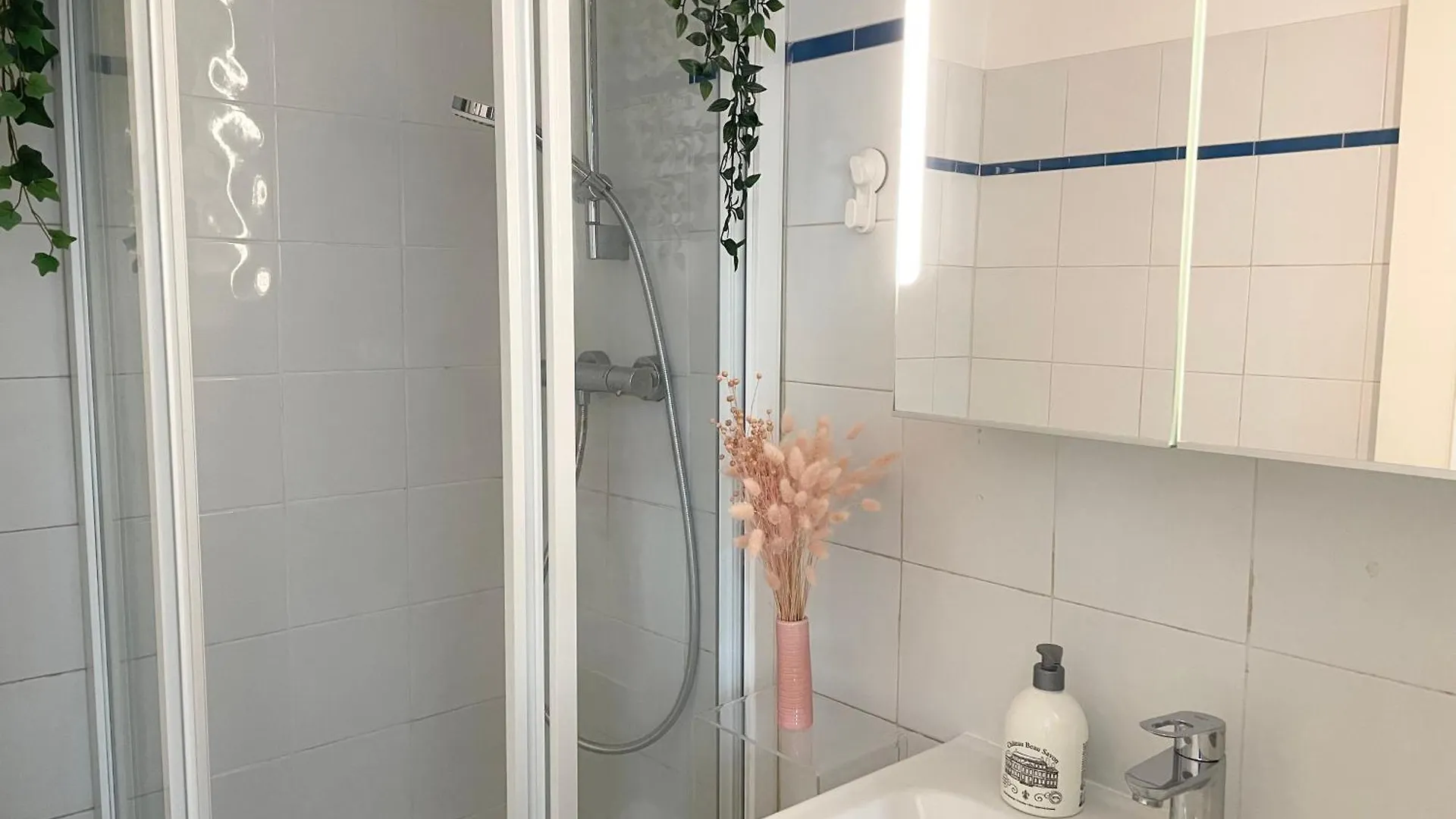 Cocon Montmartre - Netflix, Fibre & Conciergerie Apartment Paris