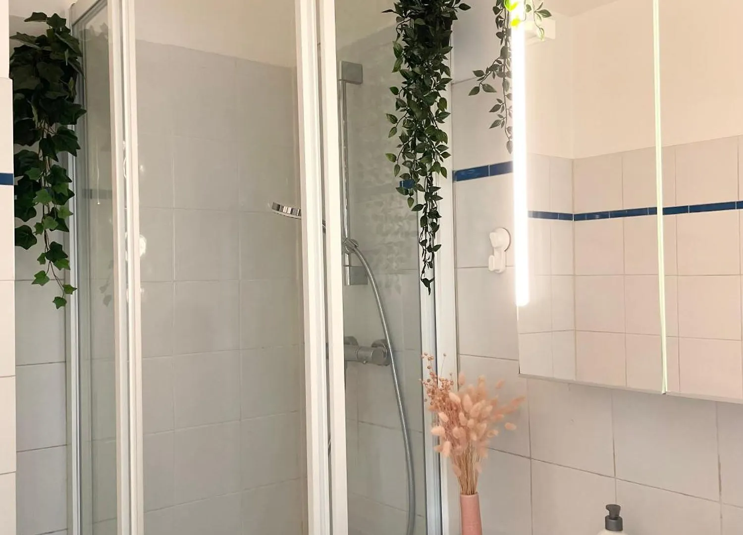 Cocon Montmartre - Netflix, Fibre & Conciergerie Apartment Paris 0*,  France