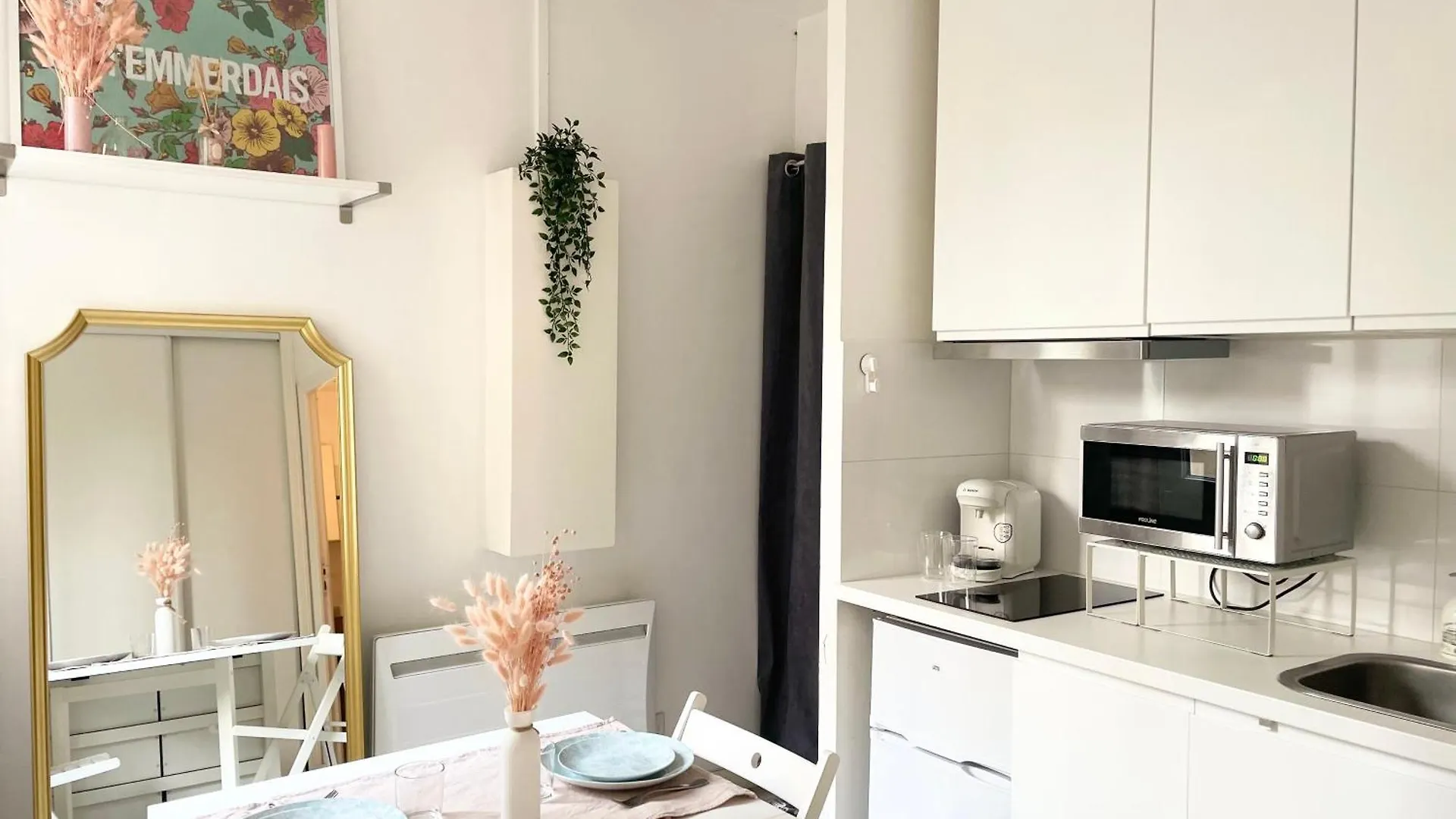 Cocon Montmartre - Netflix, Fibre & Conciergerie Lejlighed Paris 0*,  Frankrig