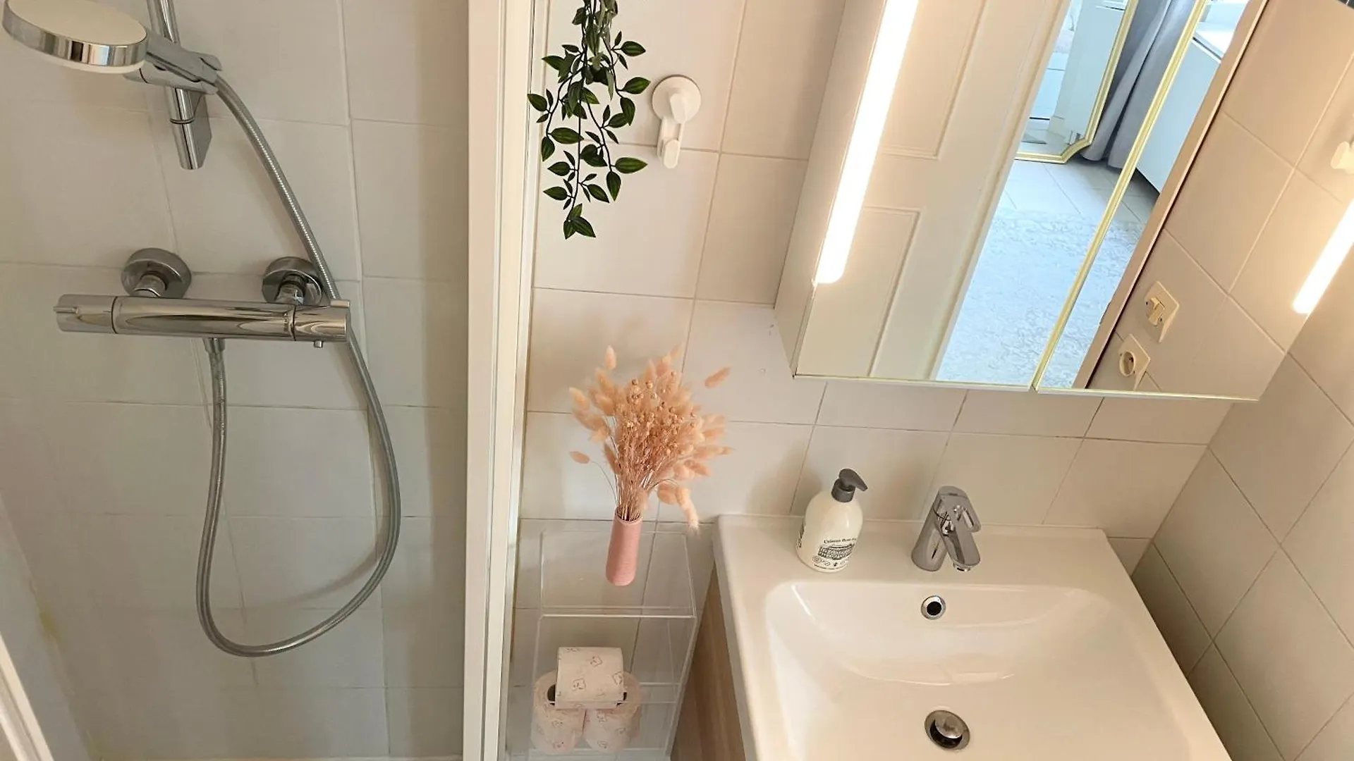Cocon Montmartre - Netflix, Fibre & Conciergerie Apartment Paris